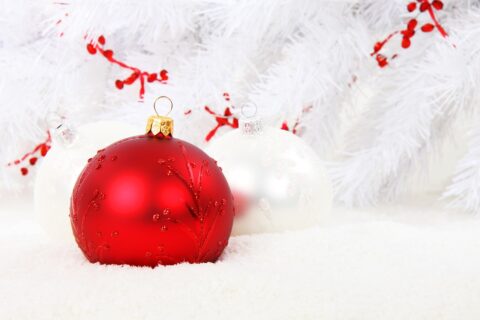 pixabay - christmas-bauble-15738_1280